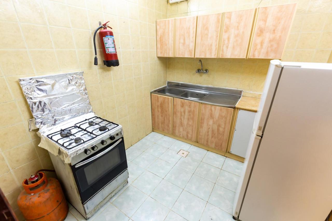 Al Eairy Furnished Apartments - Al Bahah 3 Екстер'єр фото