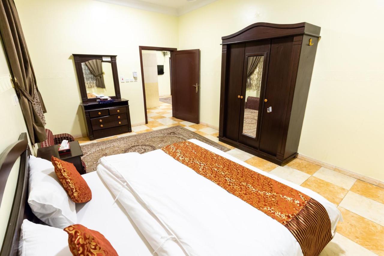 Al Eairy Furnished Apartments - Al Bahah 3 Екстер'єр фото