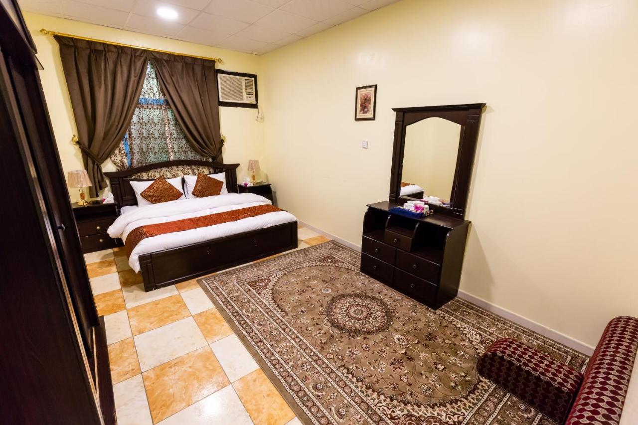 Al Eairy Furnished Apartments - Al Bahah 3 Екстер'єр фото