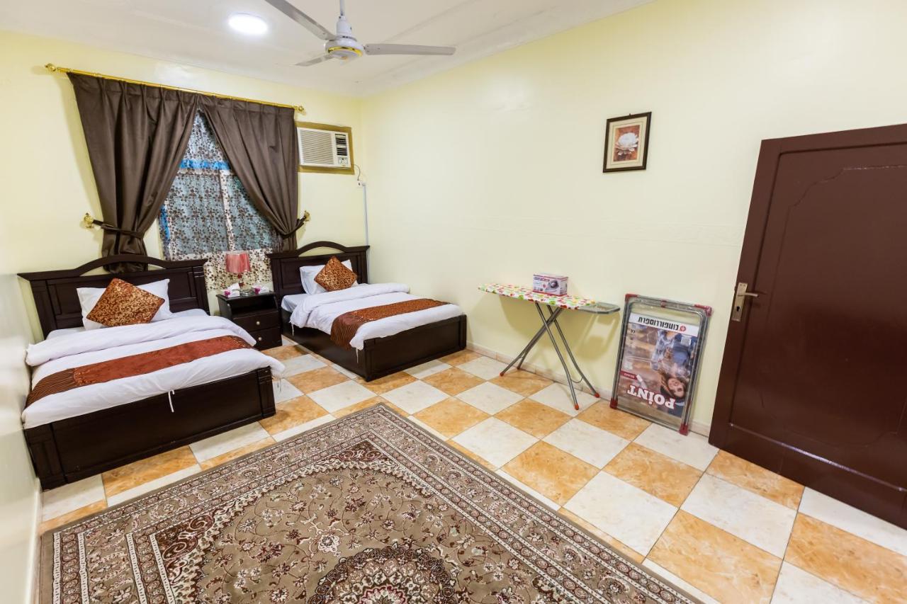 Al Eairy Furnished Apartments - Al Bahah 3 Екстер'єр фото