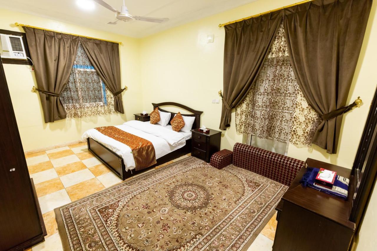 Al Eairy Furnished Apartments - Al Bahah 3 Екстер'єр фото