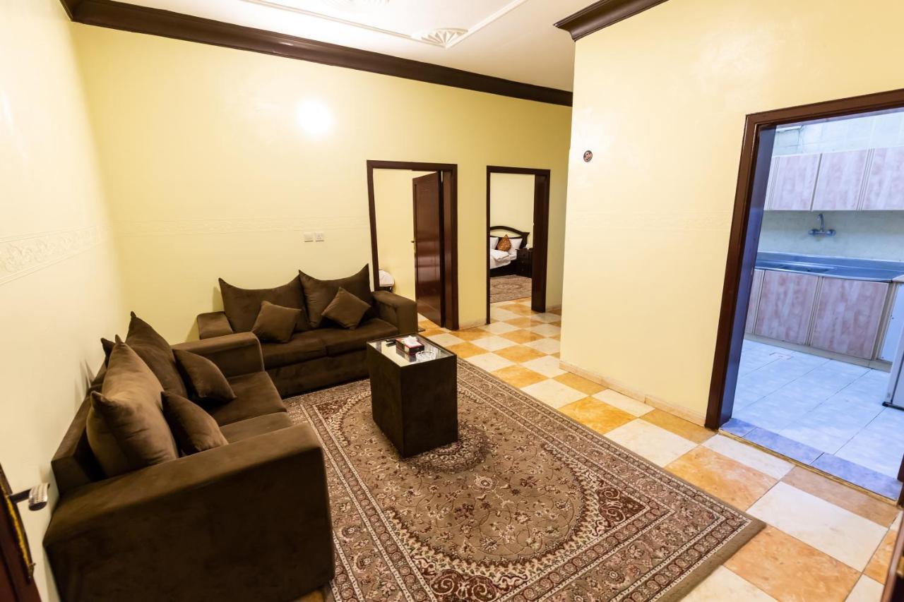 Al Eairy Furnished Apartments - Al Bahah 3 Екстер'єр фото