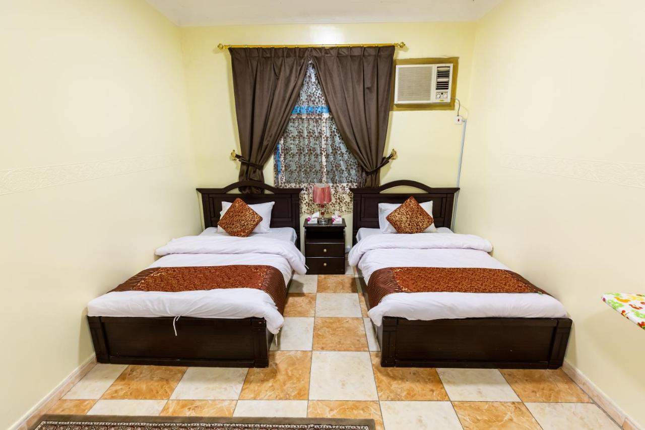 Al Eairy Furnished Apartments - Al Bahah 3 Екстер'єр фото