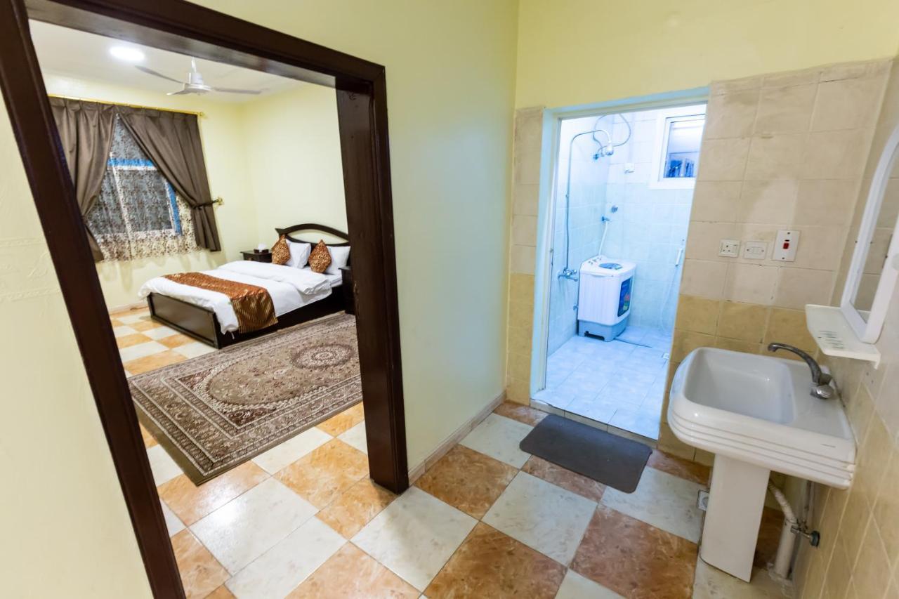 Al Eairy Furnished Apartments - Al Bahah 3 Екстер'єр фото