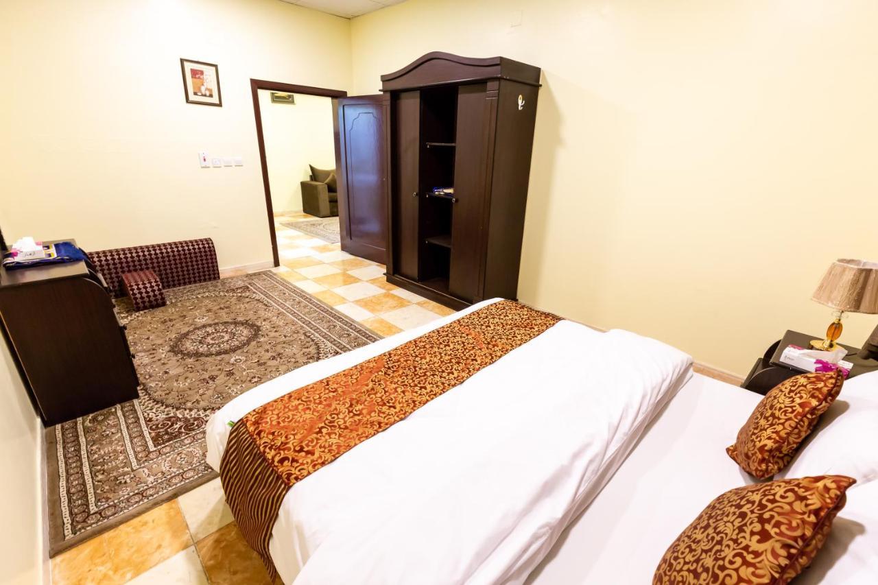 Al Eairy Furnished Apartments - Al Bahah 3 Екстер'єр фото