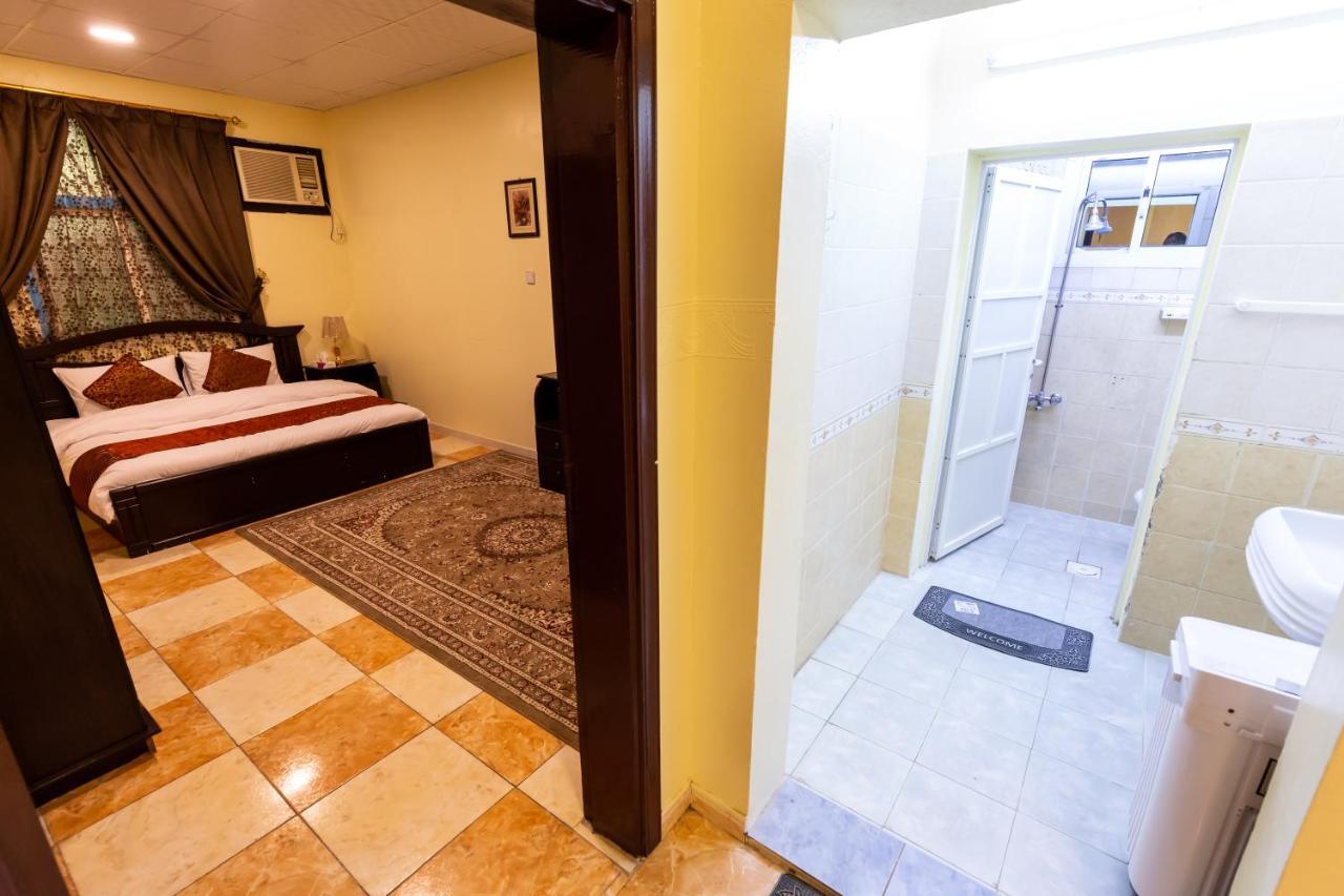 Al Eairy Furnished Apartments - Al Bahah 3 Екстер'єр фото