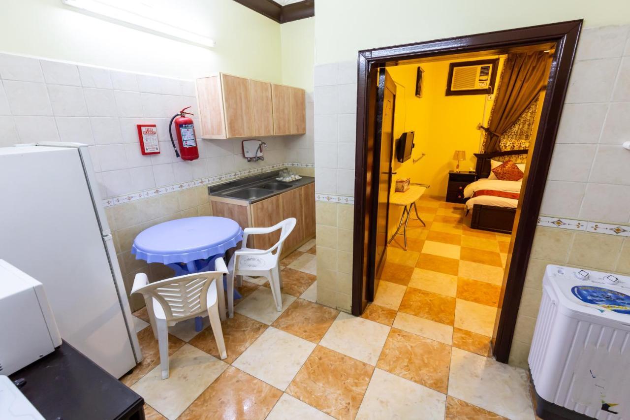 Al Eairy Furnished Apartments - Al Bahah 3 Екстер'єр фото